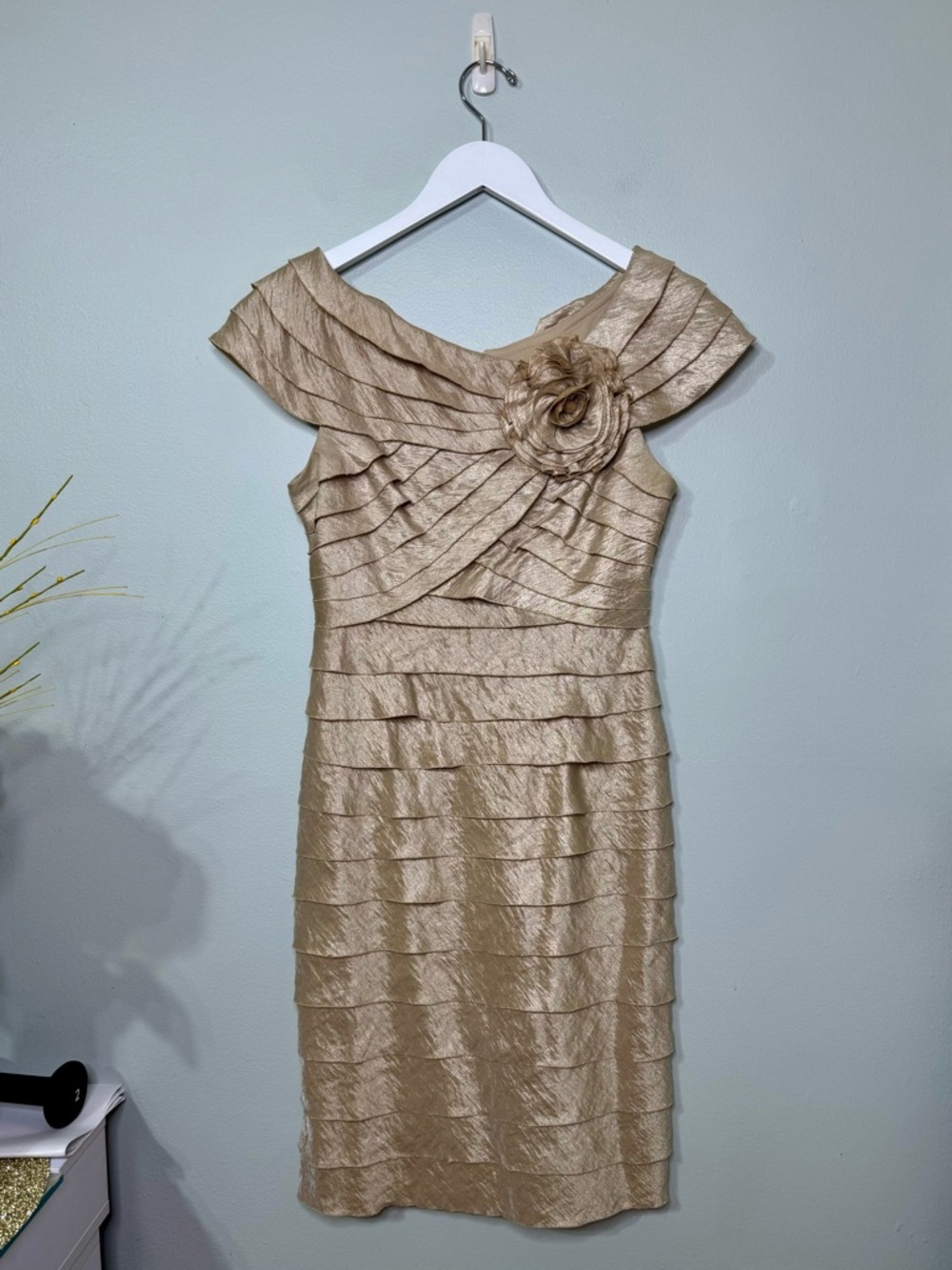 London Times Gold Satin Shutter Pleat Tiered Cocktail Party Dress Size 6 - Picture 8 of 11